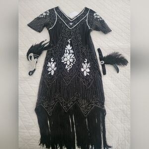 Flapper 1920 costume dress size medium with two headbands